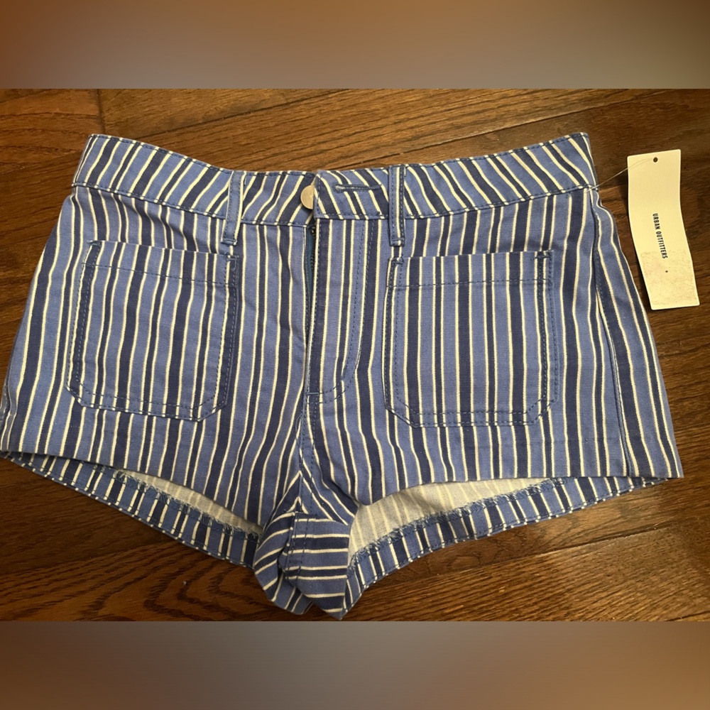 Brand new Urban Outfitters Silence + Noise mini shorts. Size 25. Striped